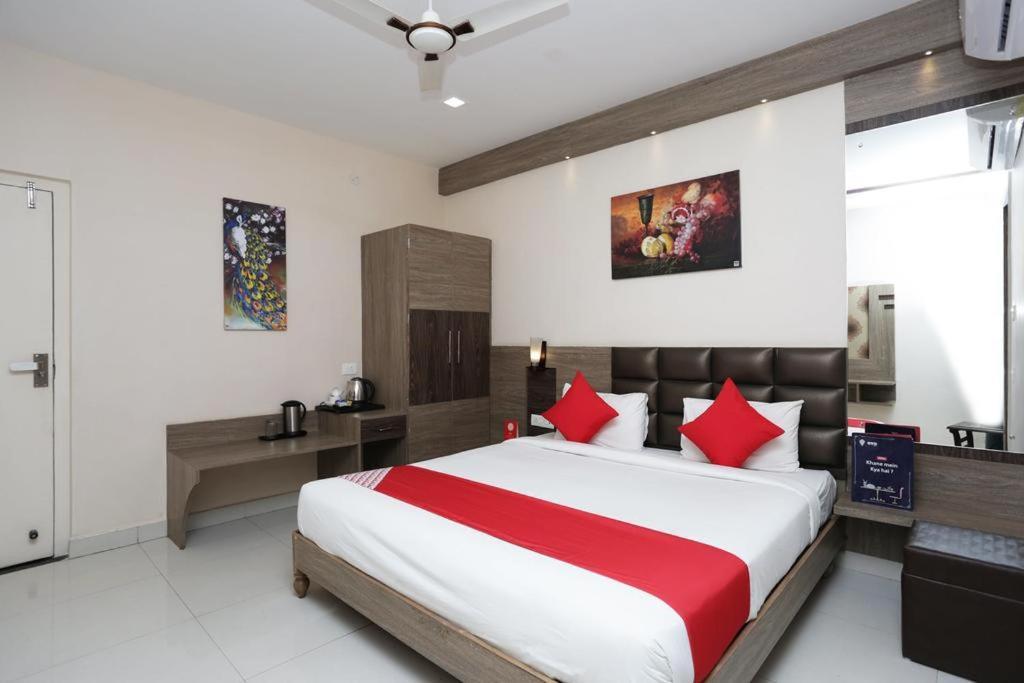Hotel Rajmohan Palace Гвалиор Экстерьер фото